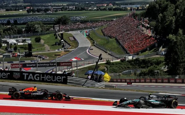 Crash Kimi Antonelli dan Max Verstappen